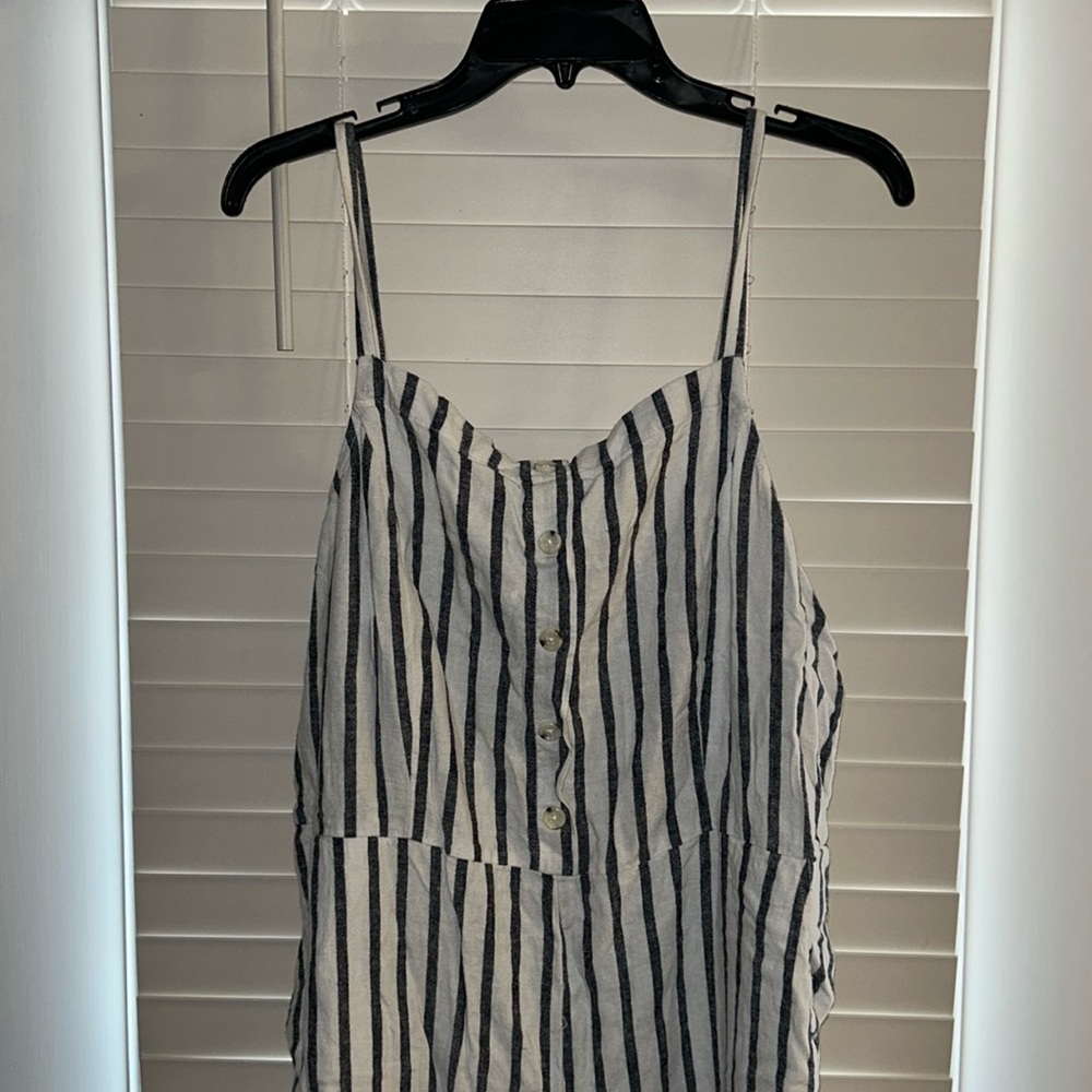 Old navy jumpsuit • BOGO